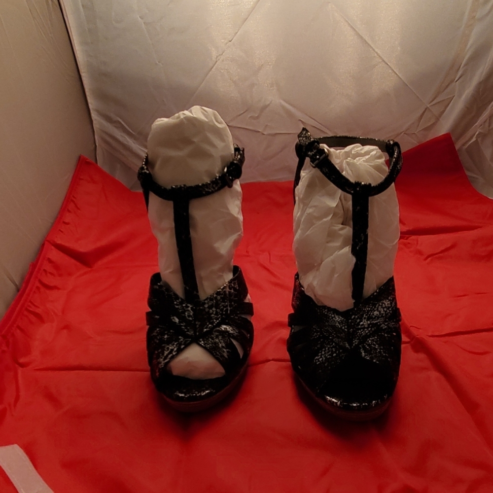 Levity heels with ankle strap 023